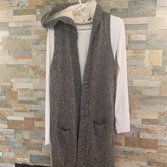 Fur hood long vest - Picture 2 of 4